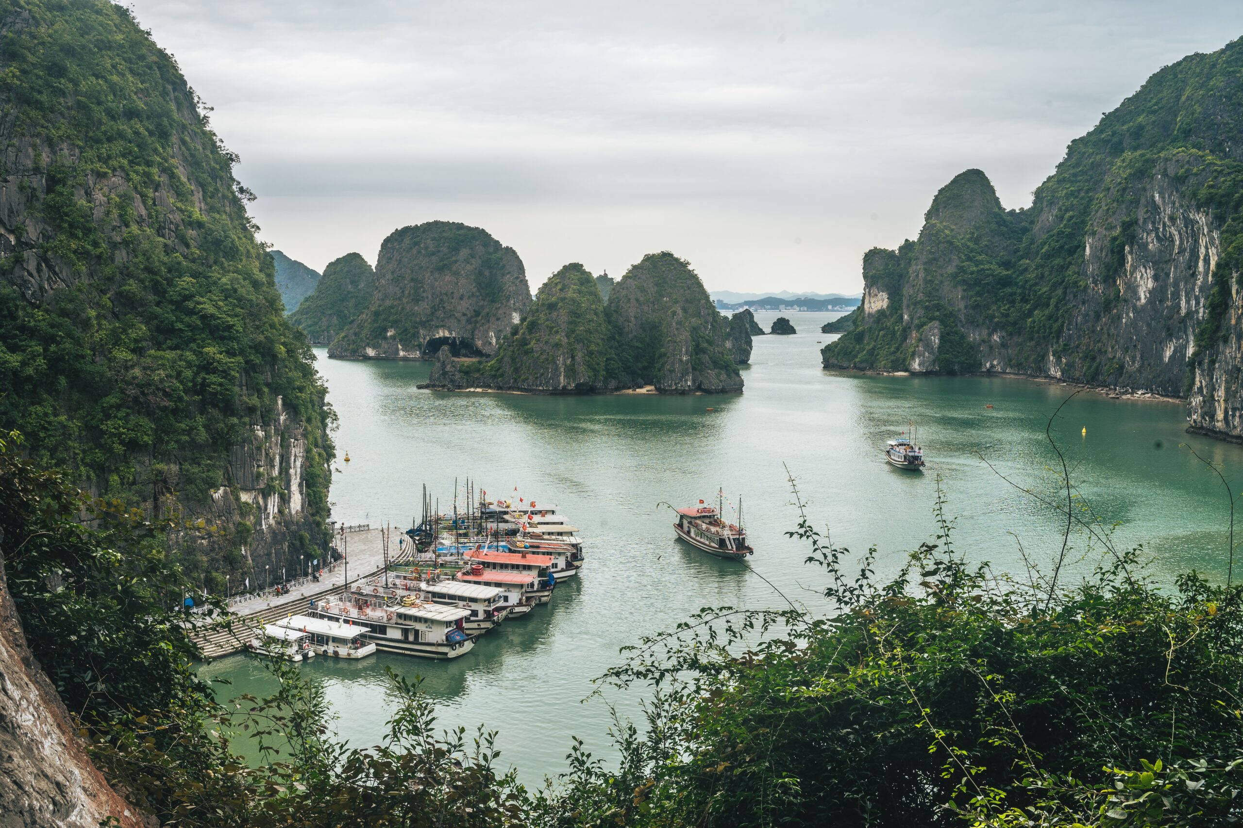Read more about the article Vietnam Travel Essential Guide with 21 Powerful Insights.